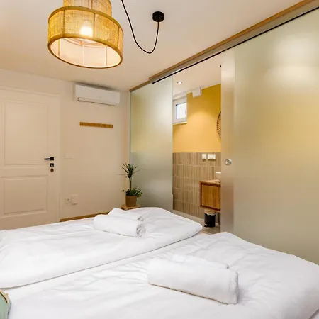 In2therooms Giulia * פונאנט